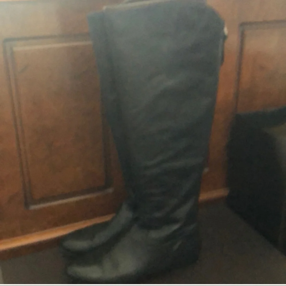 Elie Tahari high black boots with zipper Women